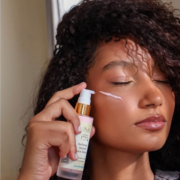 Nefertari Secret Face Serum, Face Cream that does it all (wrinkles,dark spots). - Picture 4 of 4